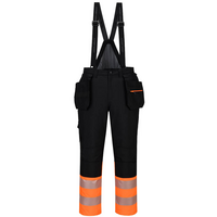 Zateplené reflexné nohavice DX437 Hi-Vis s náprsenkou
 Priedušná a vode-vzdorná tkanina s mechanickými pružnými vlastnosťami. Nepremokavé s lepenými švami predchádza premočeniu. Extrémne vodeodolná povrchová úprava tkaniny Texpel™ Splash Eco bez obsahu PFAS, voda odteká z povrchu tkaniny. EN342 Ochrana pred chladom certifikovaná do -40 ° C. Podšívka InsulatexPro ponúka vynikajúce teplo bez pridania zbytočnej hmotnosti. Odnímateľné nohavice na traky pre väčšiu všestrannosť. Extra dlhý bočný otvor na nohavici pre ľahký prístup. Materiál: Portwest Extreme vodotesný: 100% Polyester Stretch, 150D, PU membrána 160g. Veľkosť: S - 4XL. Normy: EN 20471 trieda 1, EN 343 trieda 41 X (WP 20,000MM), EN 342 (0.378 (M².K/W), 2, X).   Zateplené reflexné nohavice DX437 Hi-Vis s náprsenkou
